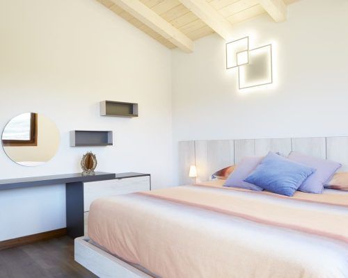 Dormitorio a medida en amueblamiento integral de chalet en Navarra